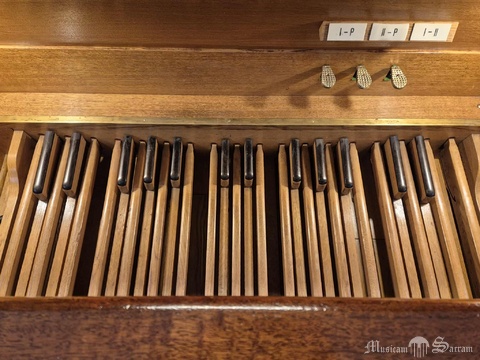 Klawiatura pedałowa i dźwignie nożne