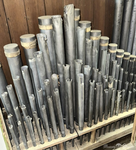 Zniszczone piszczałki Mikstury i Minorfletu