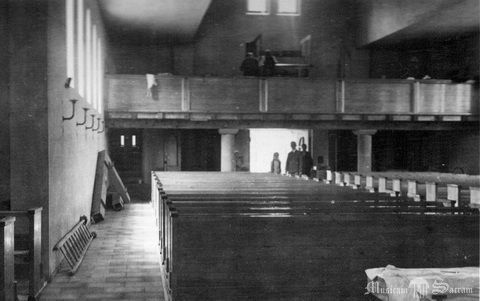 Poprzednie organy w czasie montażu