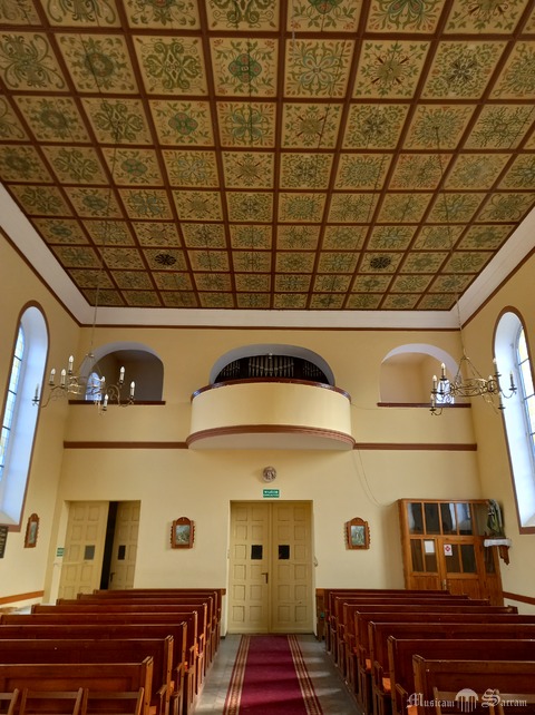 Widok organów z wnętrza kościoła