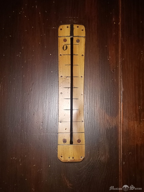 Nieczynny wskaźnik poziomu powietrza w miechu