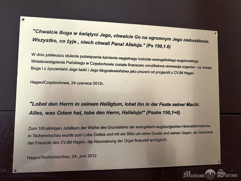 Tabliczka upamiętniająca renowację organów