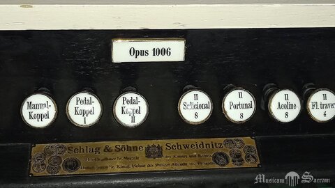 Tabliczka firmowa oraz numer opus