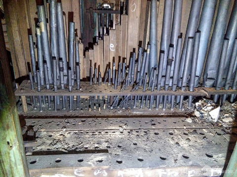 Wiatrownica z piszczałkami przed remontem