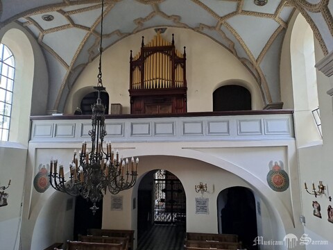 Widok ogólny chóru muzycznego oraz organów