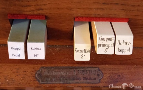 Manubria i tabliczka budowniczego