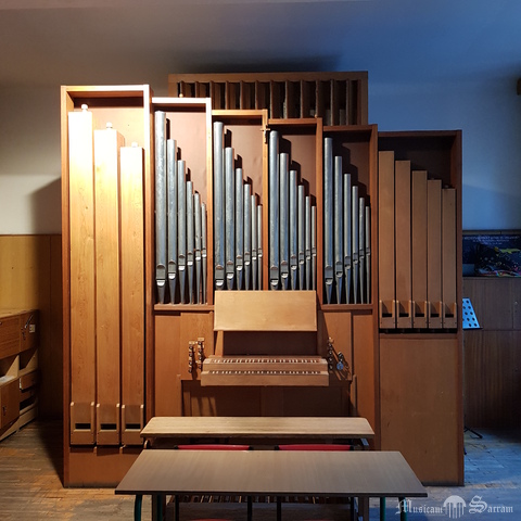 Prospekt, u góry widoczna żaluzja (obecnie zdemontowana)