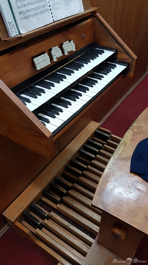 Stół gry organów z sali nr 103b