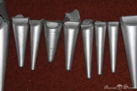 Pozostałości piszczałek prospektowych