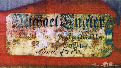 Wklejka Michaela Englera wewnątrz wiatrownicy