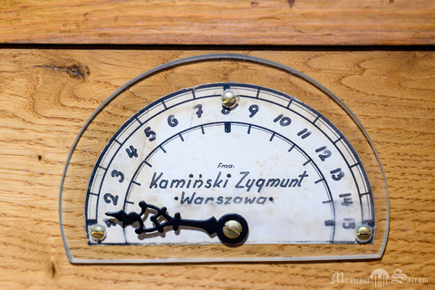 Wskaźnik crescendo z sygnaturą budowniczego