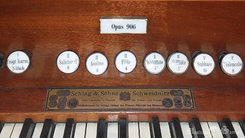 Tabliczka firmowa oraz numer opus