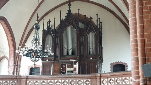 Widok ogólny chóru muzycznego i organów