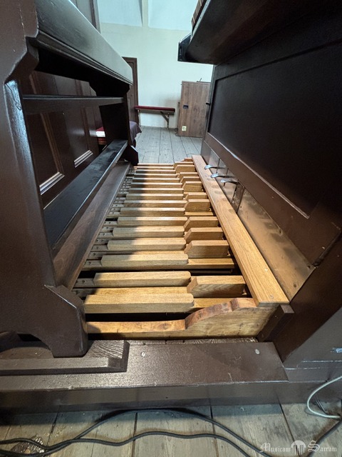 Klawiatura pedałowa i dźwignie nożne