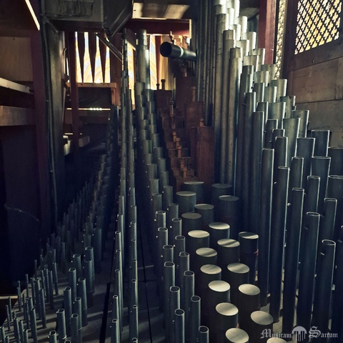 Fragment wnętrza instrumentu